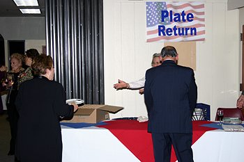 Plate return table